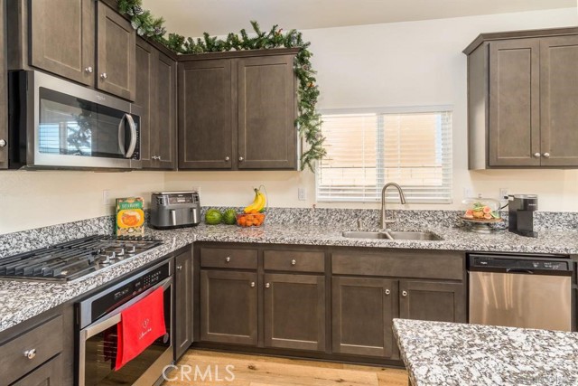 Detail Gallery Image 11 of 36 For 11359 Quail Hollow St, Victorville,  CA 92392 - 4 Beds | 3 Baths