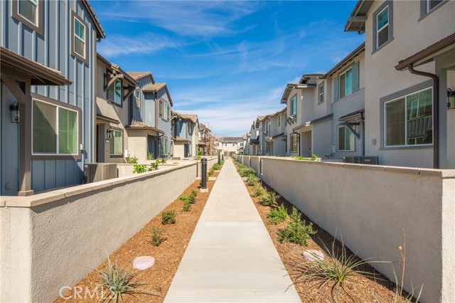 Detail Gallery Image 9 of 50 For 4252 S Hibiscus Paseo, Ontario,  CA 91761 - 3 Beds | 2/1 Baths