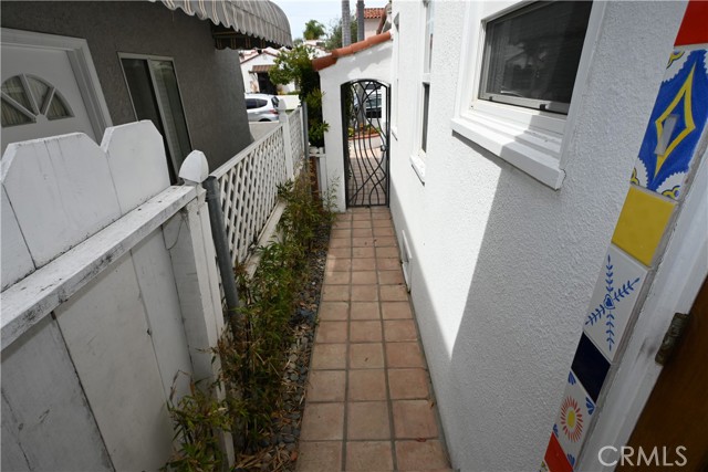 Detail Gallery Image 17 of 23 For 162 Glendora Ave., Long Beach,  CA 90803 - 2 Beds | 2 Baths