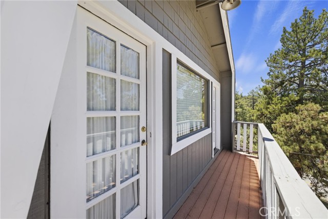 39325 Lodge Road, Fawnskin CA: https://media.crmls.org/medias/bccdd9af-1561-456f-bb02-53750d94be89.jpg