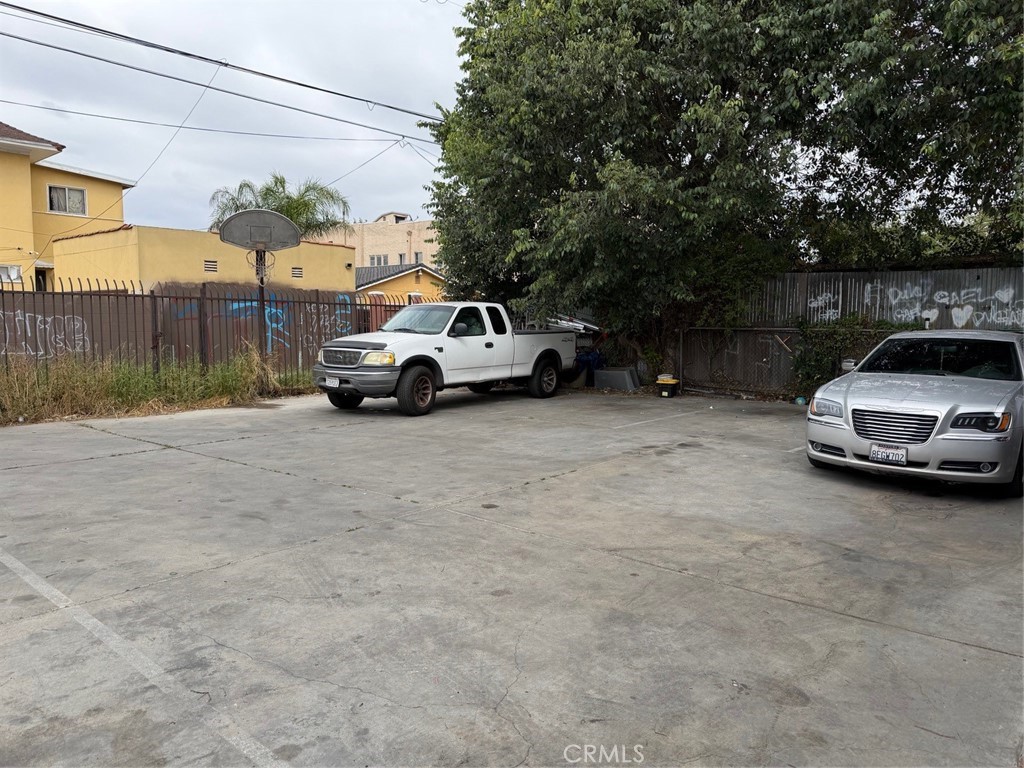 https://media.crmls.org/medias/bccdda1d-3549-45e7-99b3-3a6082c7f073.jpg?preset=X-Large