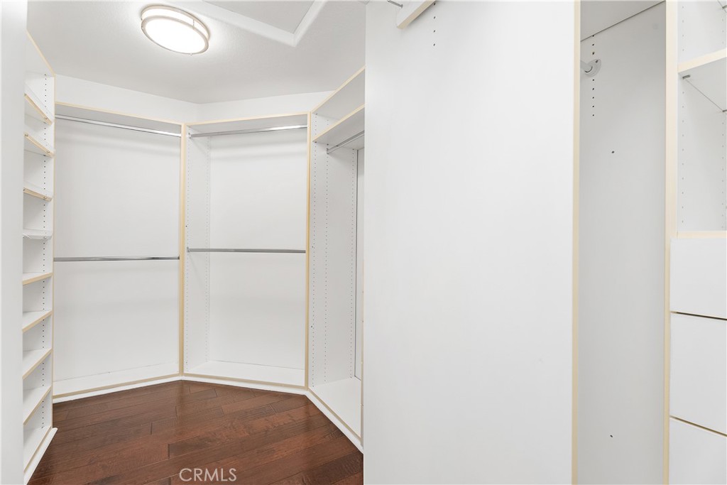 https://media.crmls.org/medias/bccdfe92-59c9-4dd1-aa6e-9b8058252f02.jpg?preset=X-Large