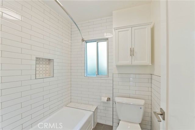 Detail Gallery Image 12 of 28 For 1639 Redcliff #1/2,  Los Angeles,  CA 90026 - 2 Beds | 1 Baths