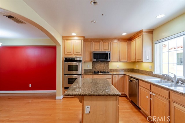 Detail Gallery Image 14 of 46 For 763 E Olive Ave, Burbank,  CA 91501 - 3 Beds | 2/1 Baths