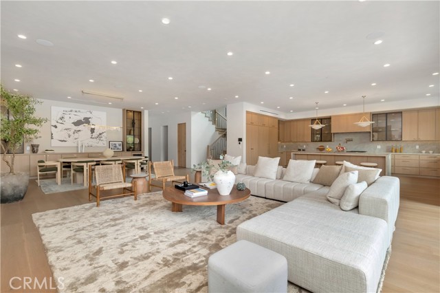 13024 Bloomfield Street, Studio City CA: https://media.crmls.org/medias/bccff71f-9236-41be-b396-44728d6eb16a.jpg