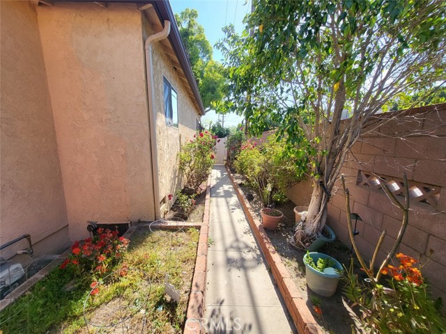 Detail Gallery Image 5 of 11 For 532 N Reese Pl, Burbank,  CA 91506 - 3 Beds | 2 Baths