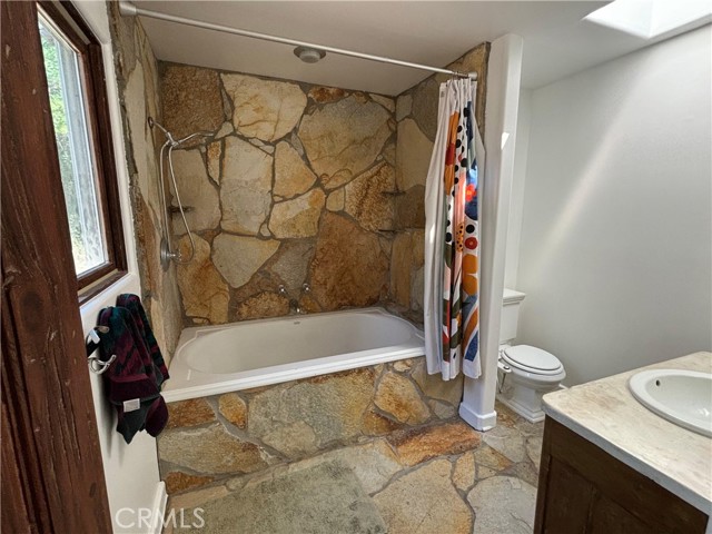 Detail Gallery Image 18 of 30 For 2045 Lookout Dr, Agoura Hills,  CA 91301 - 2 Beds | 2/1 Baths
