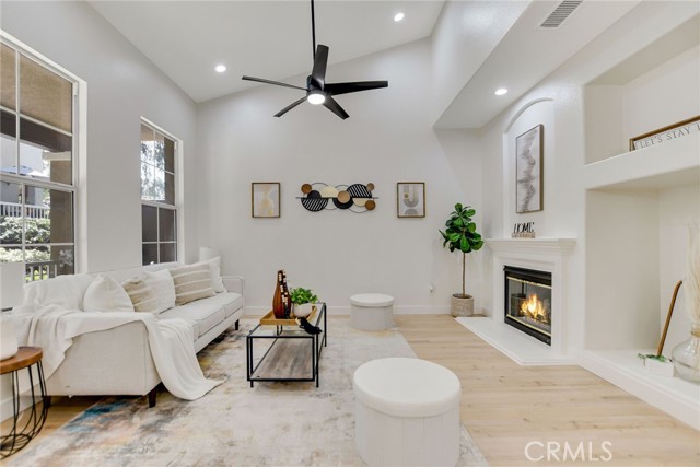 Detail Gallery Image 11 of 47 For 28210 Canterbury Ct, Valencia,  CA 91354 - 2 Beds | 2/1 Baths