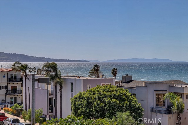 Detail Gallery Image 4 of 32 For 800 Manhattan, Manhattan Beach,  CA 90266 - 2 Beds | 2 Baths