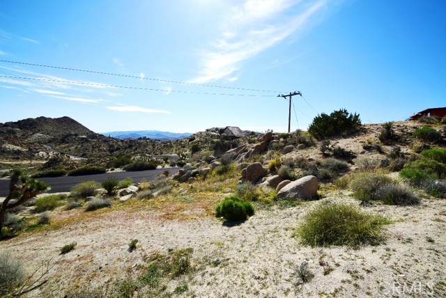 Detail Gallery Image 7 of 9 For 5996 Buena Suerte Rd, Yucca Valley,  CA 92284 - – Beds | – Baths