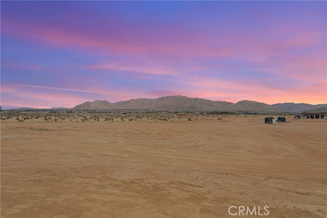 23420 Klickitat Avenue, Apple Valley CA: https://media.crmls.org/medias/bcd299d8-6005-4cf2-893d-0780a7a7e448.jpg