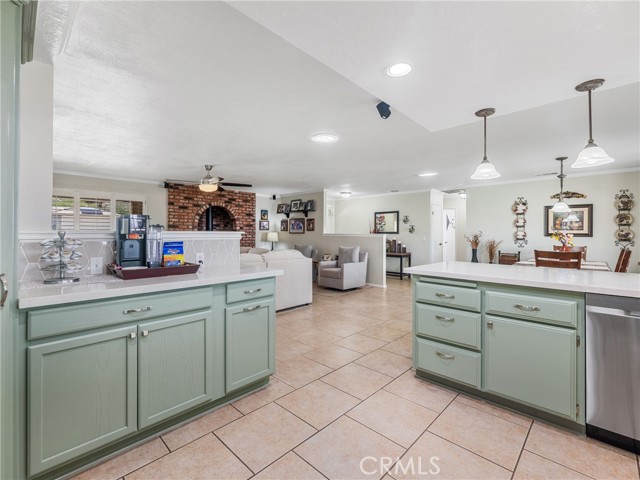 Detail Gallery Image 14 of 46 For 14427 Holly Dr, Victorville,  CA 92395 - 4 Beds | 2 Baths