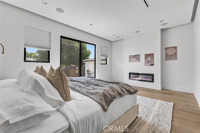 Detail Gallery Image 4 of 56 For 6238 Babcock Ave, North Hollywood,  CA 91606 - 5 Beds | 5/1 Baths