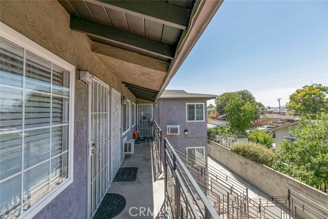 6923 Ben Avenue, North Hollywood CA: https://media.crmls.org/medias/bcd2db9d-ecb8-4407-a0f7-e620f375f703.jpg