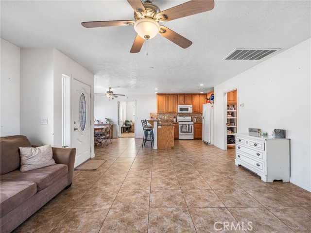 Detail Gallery Image 51 of 73 For 13850 Nightshade Rd, Apple Valley,  CA 92307 - 5 Beds | 5 Baths