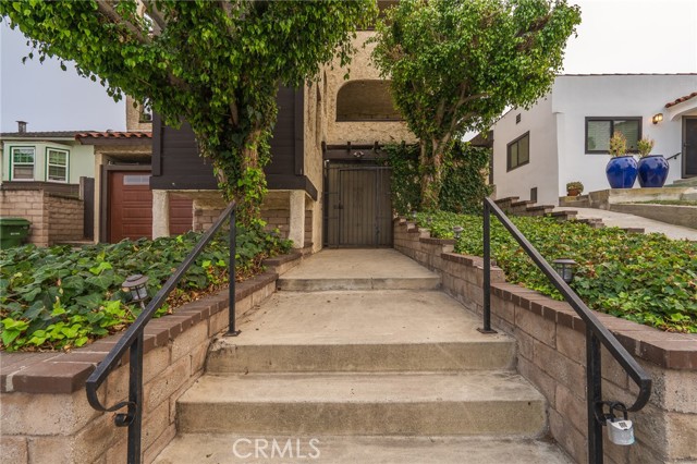 Detail Gallery Image 2 of 28 For 835 W Sepulveda St a,  San Pedro,  CA 90731 - 2 Beds | 2 Baths