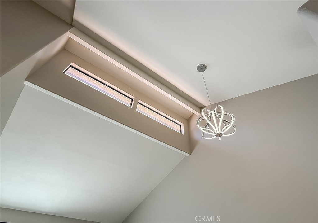 https://media.crmls.org/medias/bcd489cf-b1f3-41cf-8ec5-076021e90adb.jpg?preset=X-Large