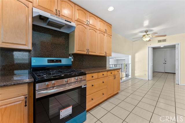 6627 Columbus Avenue, Van Nuys CA: https://media.crmls.org/medias/bcd499df-87ea-40ec-84ad-ab2b989b905c.jpg