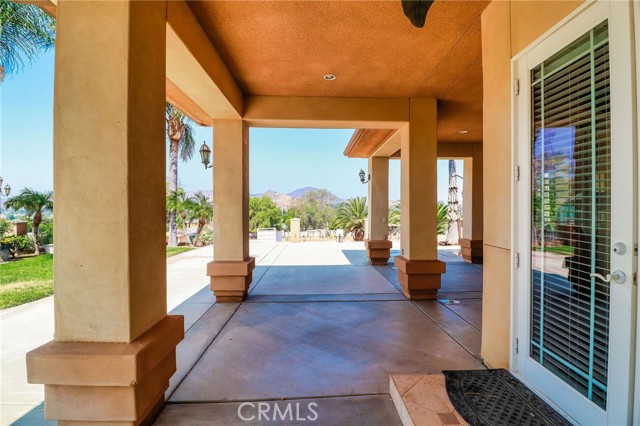 6116 Chadbourne Avenue, Riverside CA: https://media.crmls.org/medias/bcd56cd5-8cf0-4f57-b8b5-7d9d8523b6bc.jpg