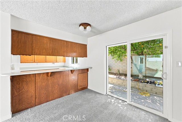 Kitchen countertop to enjoy those casual or quick enjoyment of food Kitchen countertop to enjoy those casual or quick enjoyment of food