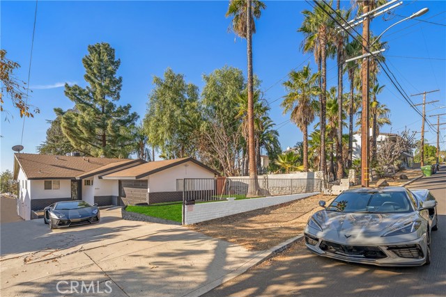 Detail Gallery Image 3 of 34 For 10231 Fairgrove Ave, Tujunga,  CA 91042 - 3 Beds | 2 Baths