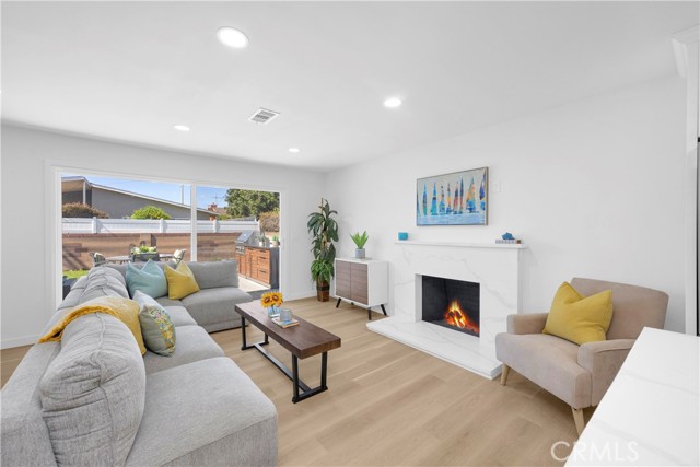 8381 E Blithedale Street, Long Beach CA: https://media.crmls.org/medias/bcd81e65-1243-40c9-b19f-05faa5853aa0.jpg
