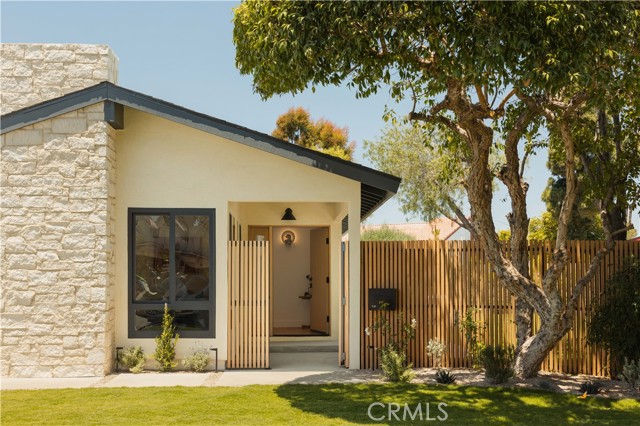 3499 San Rafael Circle, Costa Mesa CA: https://media.crmls.org/medias/bcd82681-ec2f-45fe-b863-4b2d825e1020.jpg