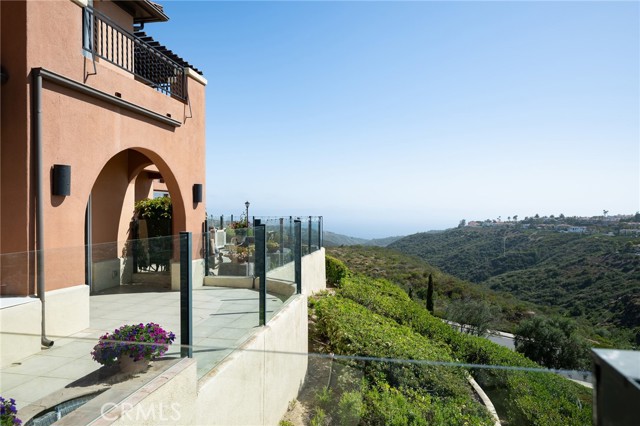 11 Classico Drive, Newport Coast CA: https://media.crmls.org/medias/bcd87250-d5a3-43c7-bdbc-61c789a6efb9.jpg