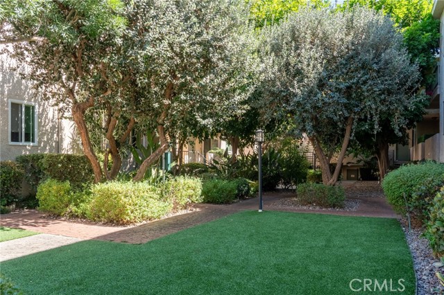 Detail Gallery Image 3 of 27 For 5055 Coldwater Canyon Ave #108,  Sherman Oaks,  CA 91423 - 2 Beds | 2 Baths