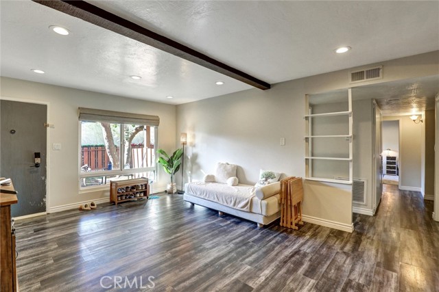 Detail Gallery Image 3 of 50 For 3723 Country Club Drive #9,  Long Beach,  CA 90807 - 3 Beds | 2 Baths