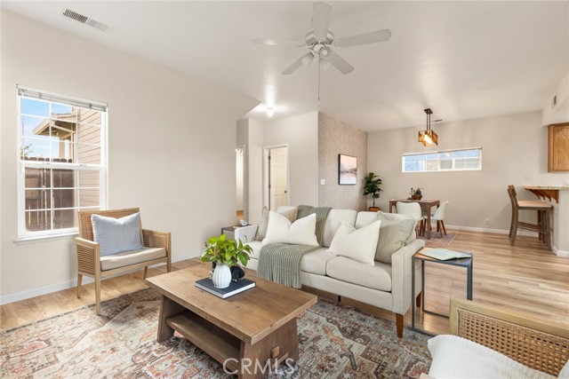 Detail Gallery Image 3 of 30 For 2749 Ceanothus Ave, Chico,  CA 95973 - 3 Beds | 3 Baths