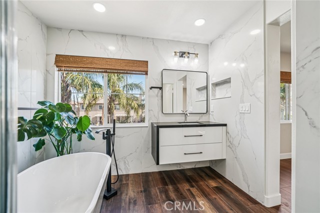 Detail Gallery Image 5 of 26 For 6658 Bright Gem Ct, Corona,  CA 92880 - 5 Beds | 3 Baths