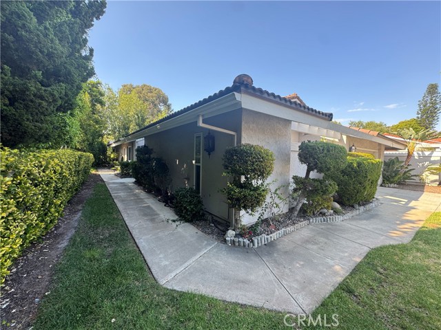 Detail Gallery Image 2 of 28 For 5260 Duenas, Laguna Woods,  CA 92637 - 3 Beds | 2 Baths