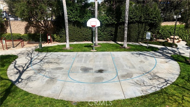 Detail Gallery Image 11 of 16 For 12450 Travanca Ln, Corona,  CA 91752 - 2 Beds | 2/1 Baths