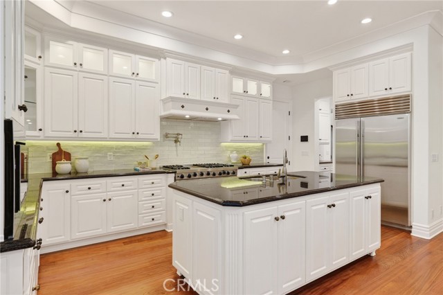 Detail Gallery Image 24 of 74 For 113 S Herrin, Manhattan Beach,  CA 90266 - 5 Beds | 4/1 Baths