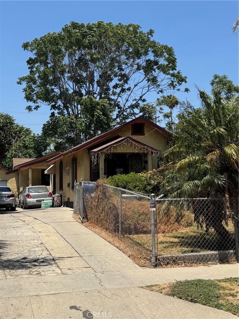 Duplex at 811 East 113th Street