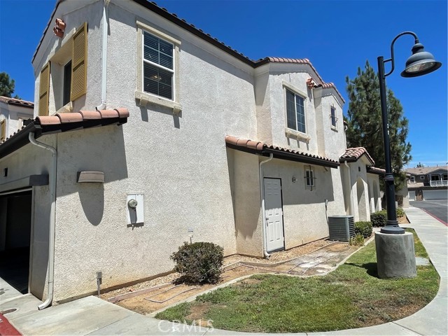 Detail Gallery Image 2 of 26 For 15880 Lasselle St #D,  Moreno Valley,  CA 92551 - 3 Beds | 3/1 Baths