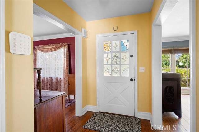 13617 Bassett Street, Valley Glen CA: https://media.crmls.org/medias/bcde70cb-4e2f-4e0c-884d-860bb397402d.jpg