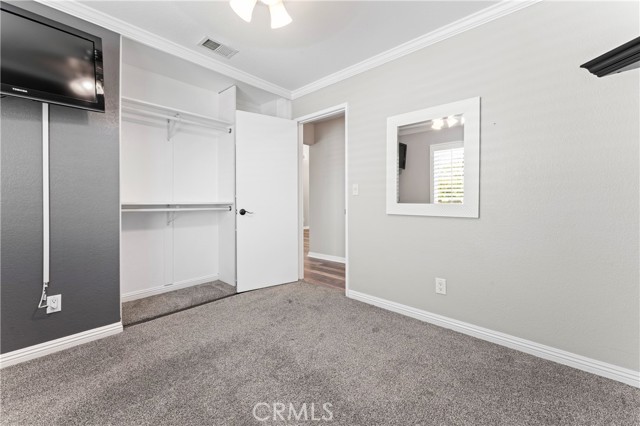 Image 25 of 37 For 39781 Pin Oak Court