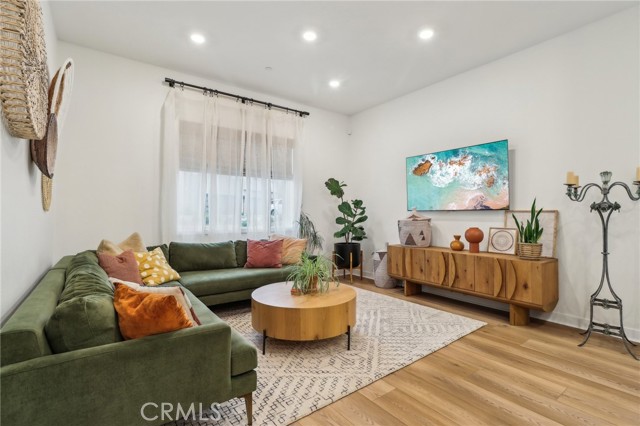 Detail Gallery Image 5 of 36 For 27230 Red Willow Ct, Valencia,  CA 91381 - 3 Beds | 2/1 Baths