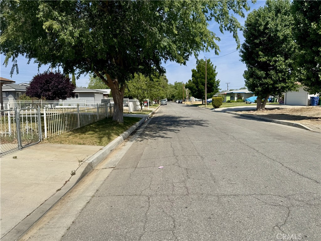 https://media.crmls.org/medias/bcdfa12d-0ac8-4da7-a216-85b79c9b68b9.jpg?preset=X-Large