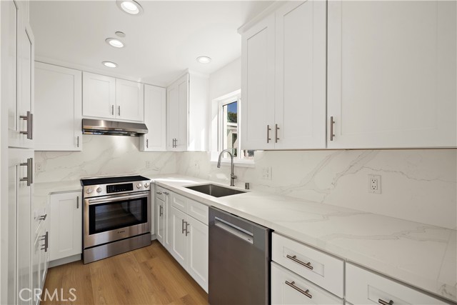 Detail Gallery Image 8 of 33 For 1045 Gaviota Dr #B,  Laguna Beach,  CA 92651 - 3 Beds | 3 Baths