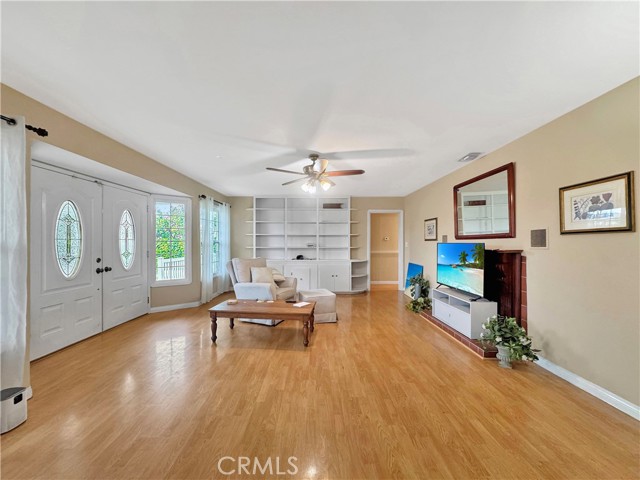 7736 Sugar Drive, Huntington Beach CA: https://media.crmls.org/medias/bce02ce3-b459-489f-b00e-0afe311468ce.jpg