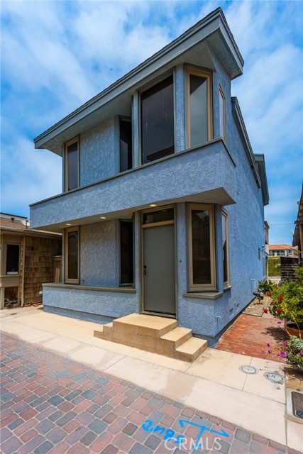 51 B Surfside Avenue, Surfside CA: https://media.crmls.org/medias/bce0b6c3-c03d-4ddb-9490-705bbdbbd76c.jpg