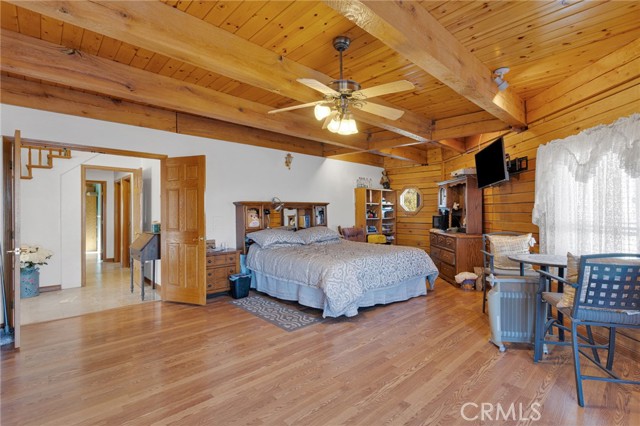 Detail Gallery Image 15 of 42 For 10328 El Centro, Oak Hills,  CA 92344 - 5 Beds | 4 Baths