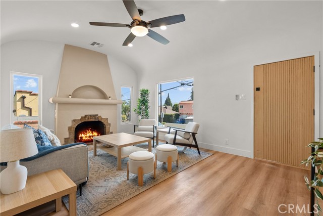 310 S Bel Aire Drive, Burbank CA: https://media.crmls.org/medias/bce1b364-ac47-485f-9049-9f4a873bd1f3.jpg
