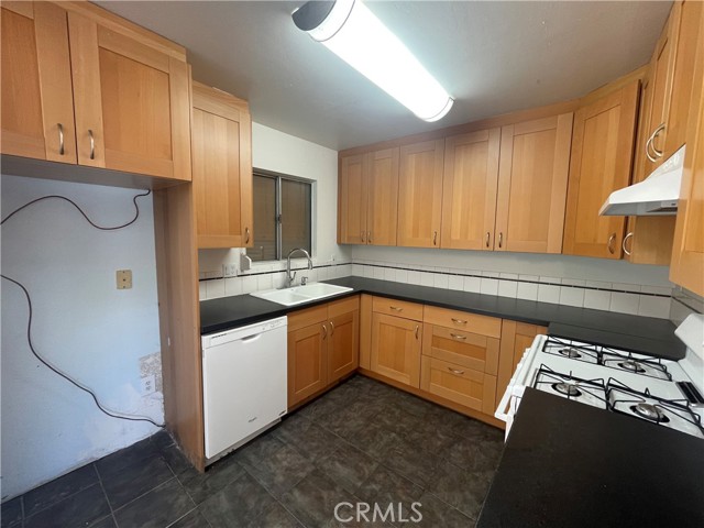 Detail Gallery Image 5 of 12 For 55725 Pueblo Trl #B,  Yucca Valley,  CA 92284 - 2 Beds | 1 Baths