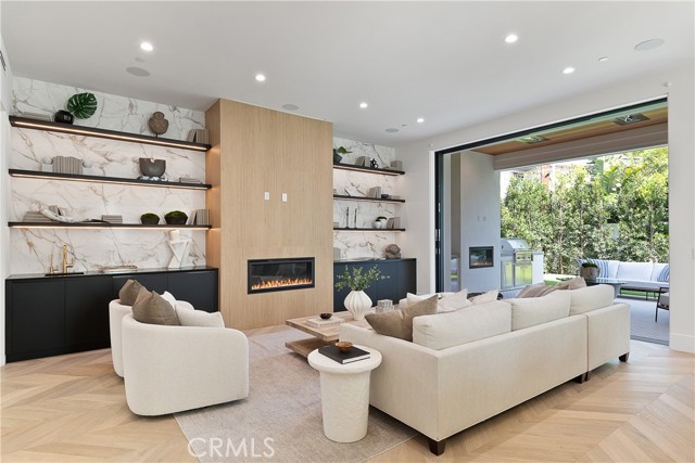 Detail Gallery Image 9 of 65 For 2104 Laurel Ave, Manhattan Beach,  CA 90266 - 5 Beds | 5/1 Baths