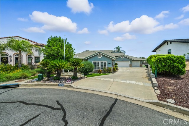 Detail Gallery Image 3 of 47 For 30700 Spyglass Way, Menifee,  CA 92587 - 5 Beds | 3/1 Baths