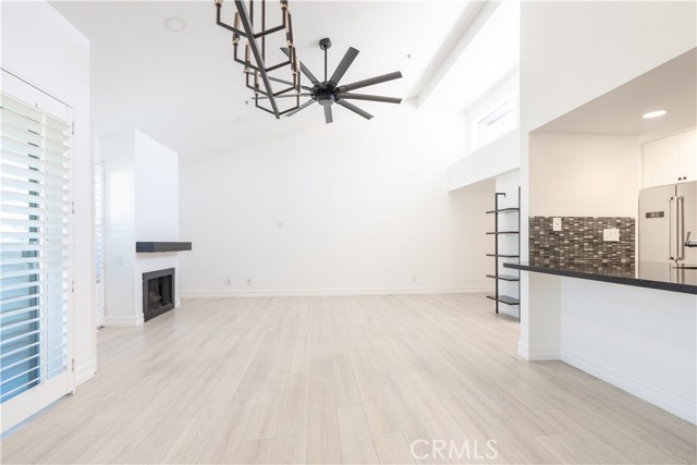 Detail Gallery Image 10 of 42 For 240 Nice #302,  Newport Beach,  CA 92663 - 2 Beds | 1/1 Baths